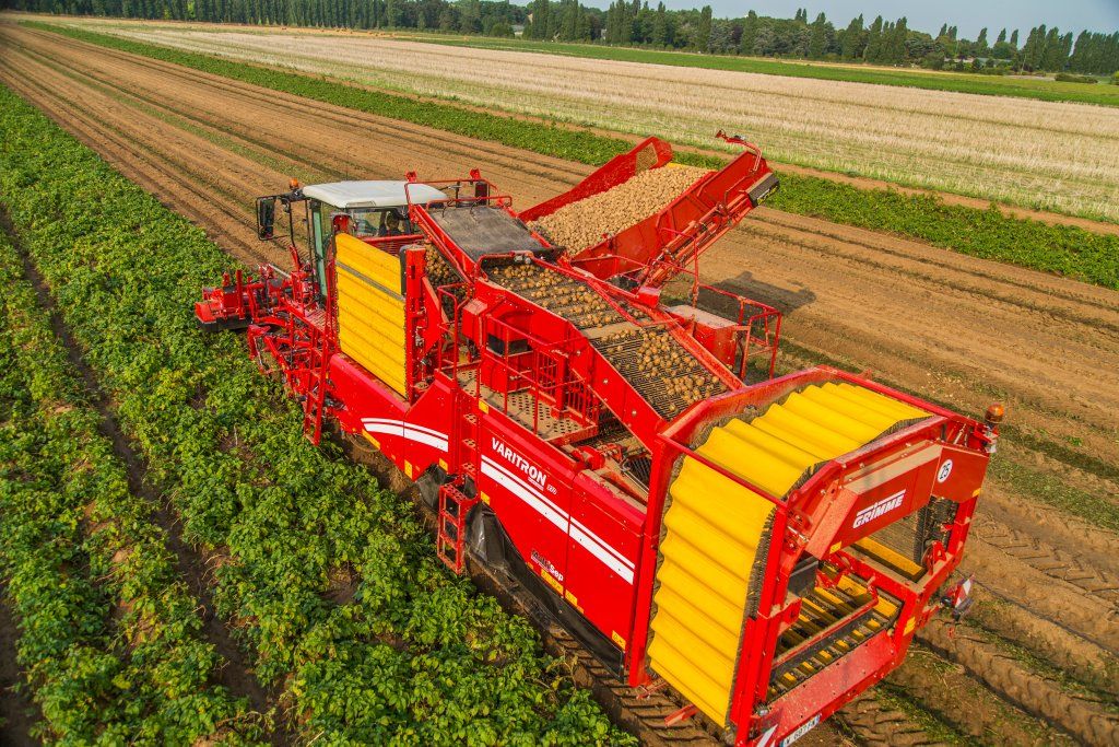 Récolteuse équipée d'une trémie NonstopBunker et d'un élévateur circulaire
