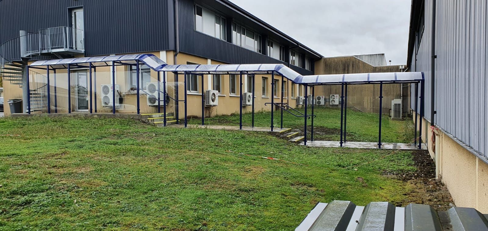 Abri piéton configurable en longueur à partir de 2,5 mètres