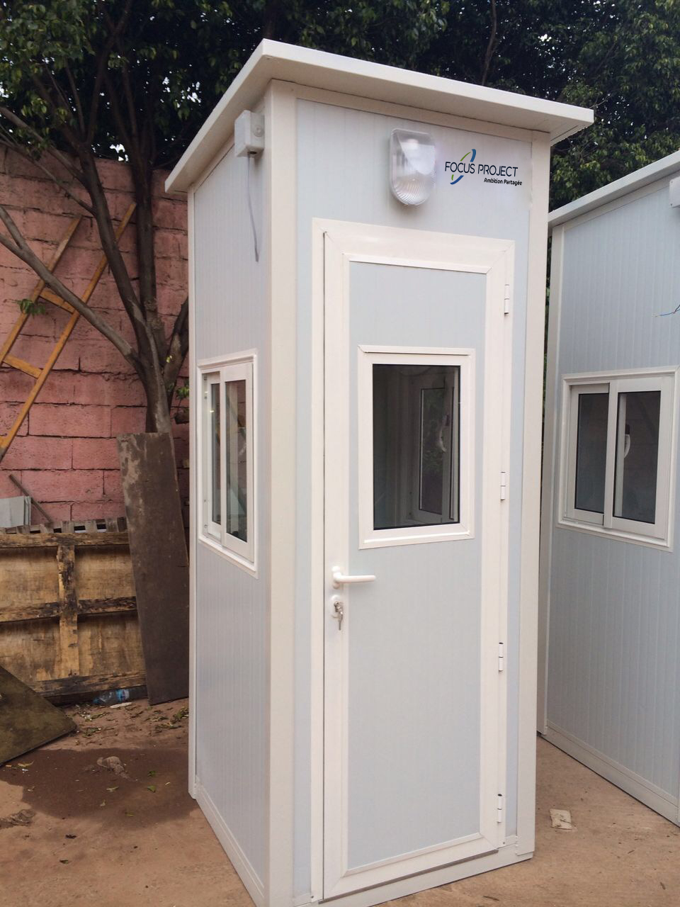 Poste de surveillance en guérite monobloc aux dimensions modulables