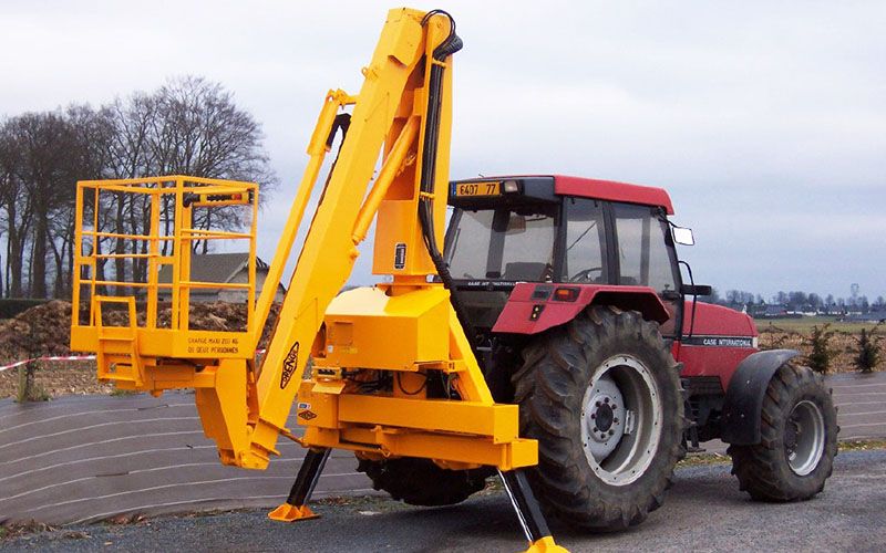 Nacelle élévatrice avec stabilisateurs hydrauliques