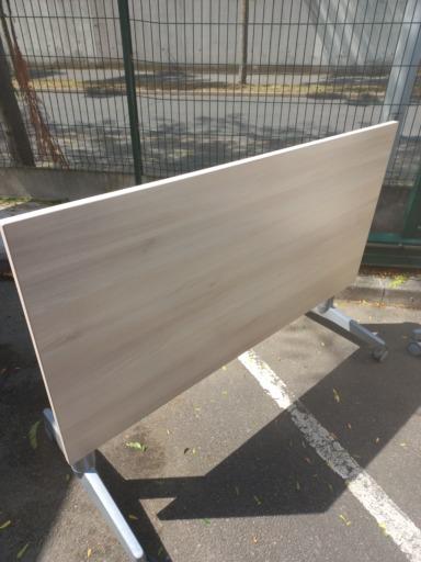 Table basculante d'occasion Steelcase 140 x 70 cm - beige, mécanisme de basculement facile, structure robuste_3