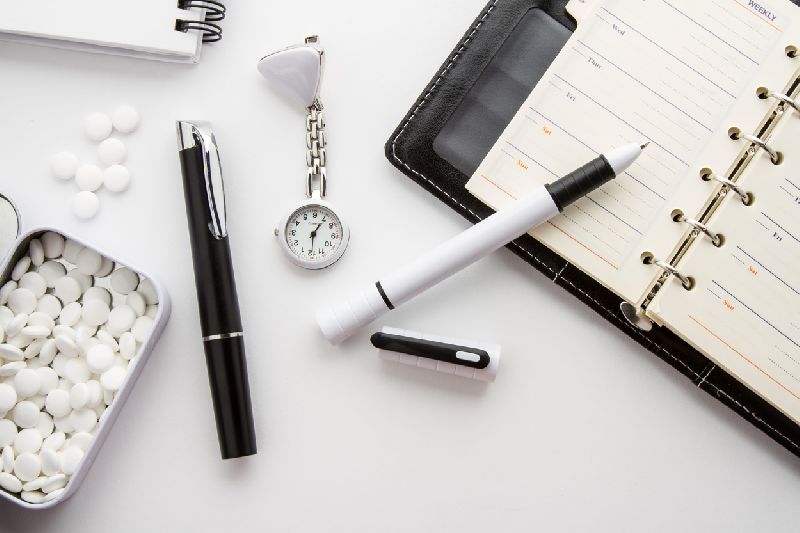 Lampe flash publicitaire en forme de stylo - Livrée avec piles bouton LR41 - Couleur noire_3