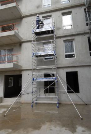 Échafaudage roulant aluminium Totem 2 Line 180 - Comabi SNC - hauteur de travail maximale 9,85 m, système Ergoblock breveté_3