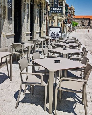 Mn-tow00-010x00 - chaises empilables Ezpeleta - polypropylène renforcé avec fibre de verre et embouts antidérapants_3