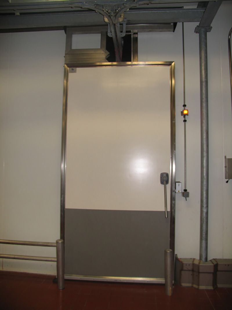 Porte de chambre froide avec huisserie en inox