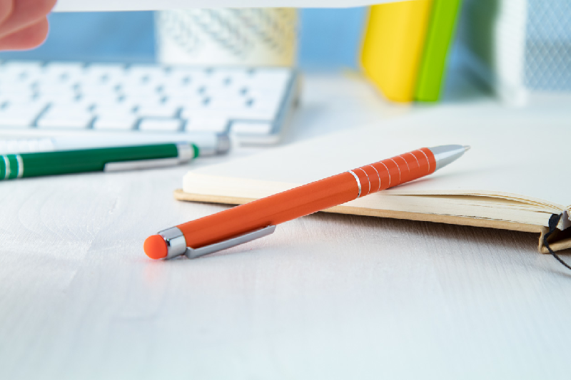 Stylo à bille avec stylet - plastique et clip aluminium - embout tactile assorti - encre bleue_3