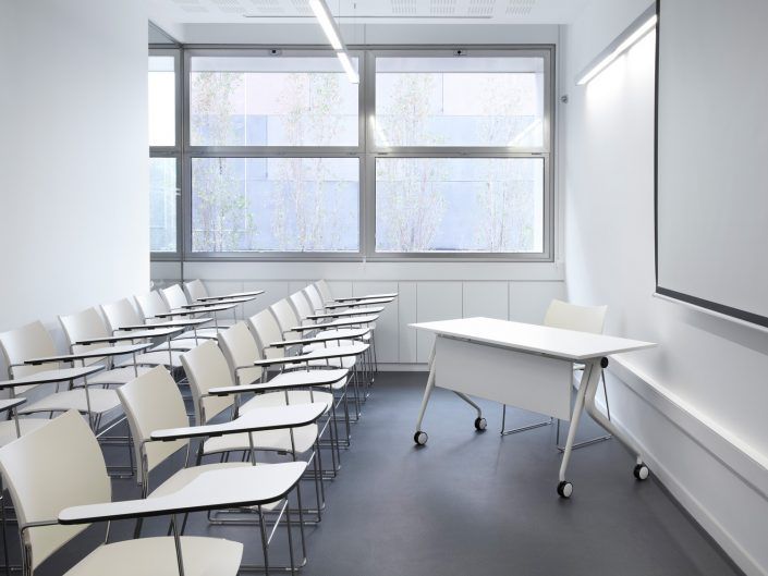 Service  d'aménagement  de bureaux adapté aux exigences de l'enseignement et de la formation - UBIA MOBILIER_3
