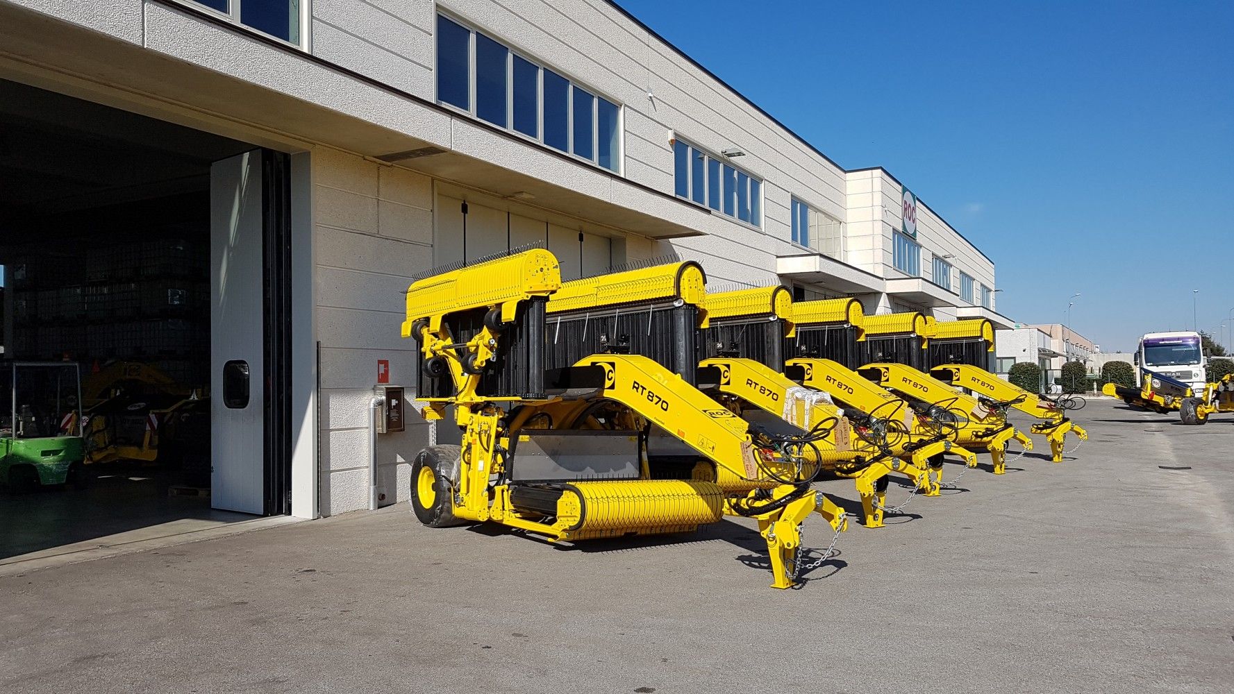 Rt 870 - Andaineur à tapis ROC SRL - Système de suspension arrière unique et ramassage révolutionnaire_3