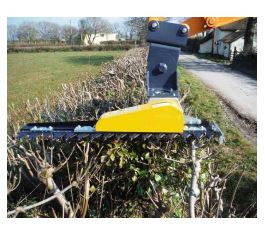 Accessoire hydraulique pour mini-pelle, idéal pour la taille des végétaux