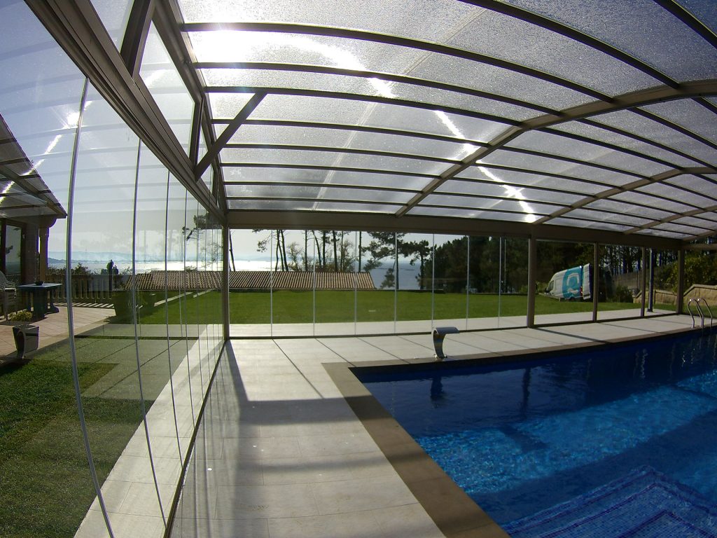 Abri piscine haut propre et transparent - GALAXIAS - Portes coulissantes vitrées et structure aluminium haute qualité_3