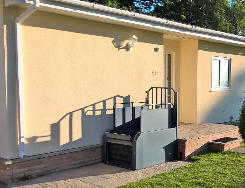 Petite plateforme verticale  - installation intérieure et extérieure - pour fauteuil roulant - Wessex SP 500_3