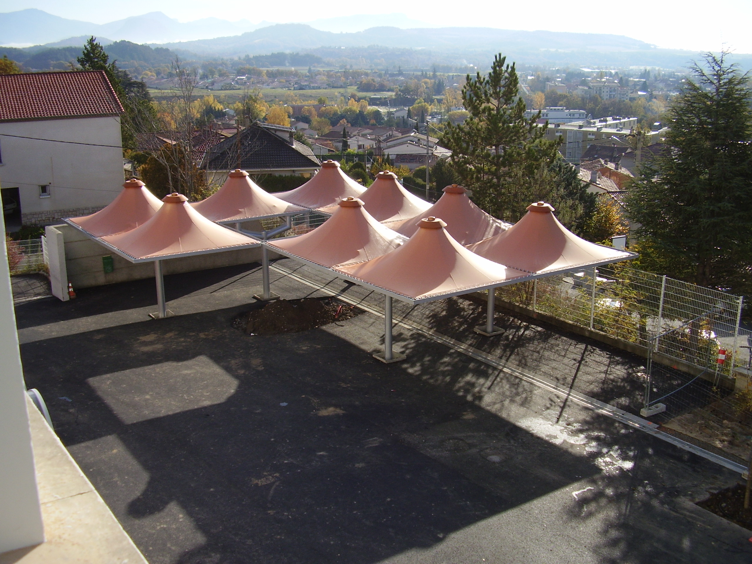 Préau en toile avec structure de 50 m² sur un seul poteau central -  DUO_4