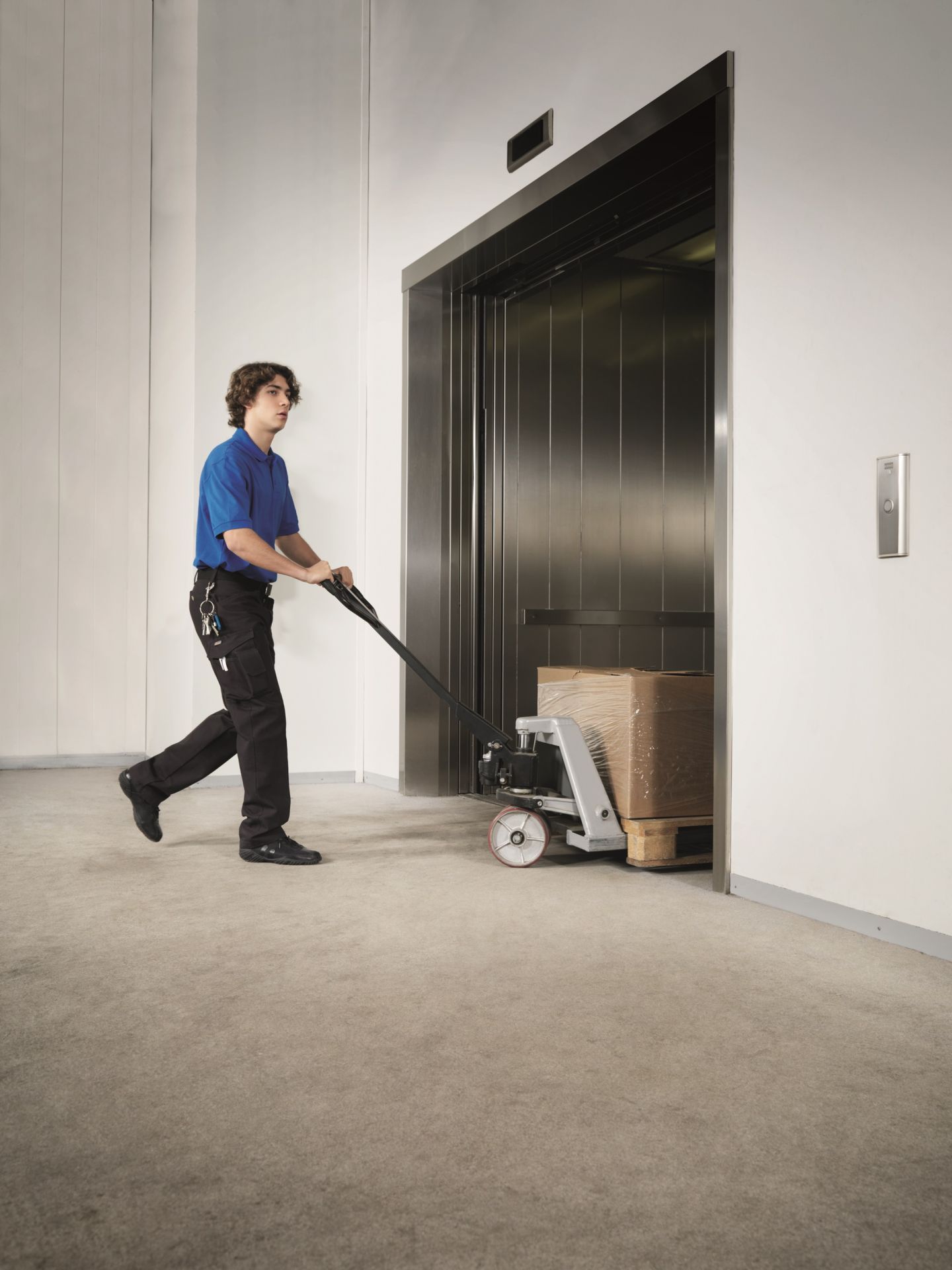 Monte-charge accompagné KONE Transys DX_3