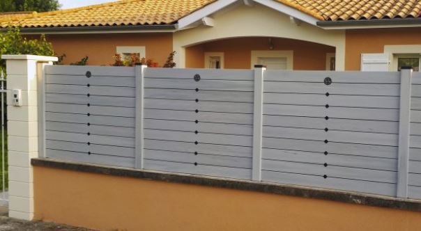 Clôture PVC à lisses horizontales de 10 cm - ANTIGONE - Gamme Tendance - Design soigné et personnalisable_3