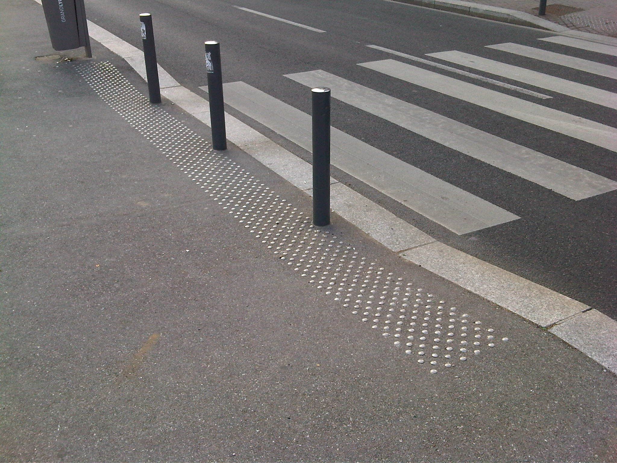 Clou podotactile a frapper en acier zingue - tige standard (ee)_3