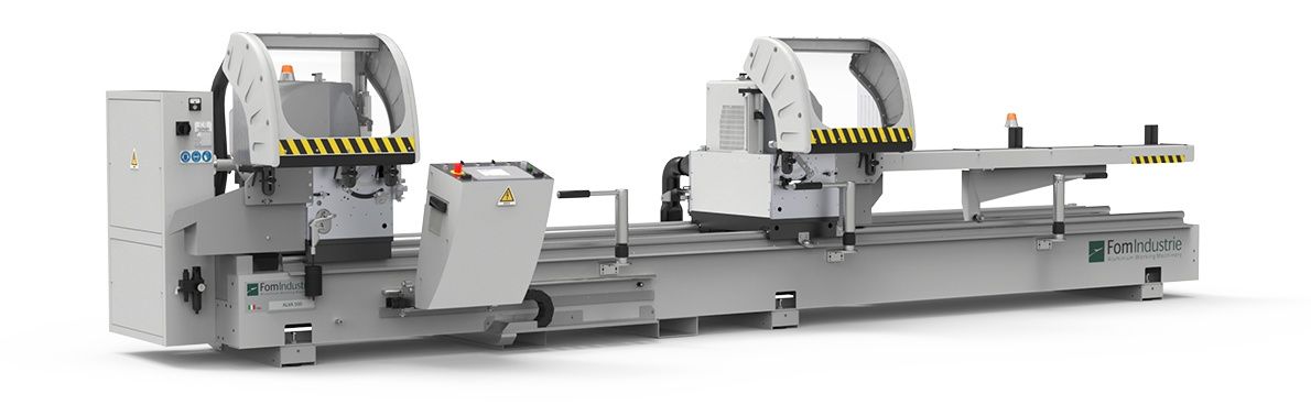 Machine à tronçonner avec accessoires intégrés comme étaux horizontaux