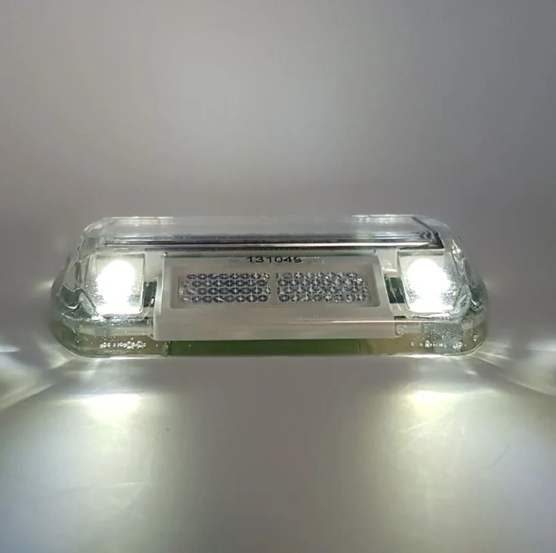 Plot lumineux solaire double face en résine polycarbonate_3