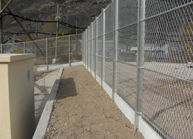 Clôture grillagée type BD3 avec soubassement en béton préfabriqué