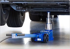 50-3H - Cric hydropneumatique à trois étages AC Hydraulic - Capacité : 50/25/10 T - Pour véhicules à très haute garde au sol_3