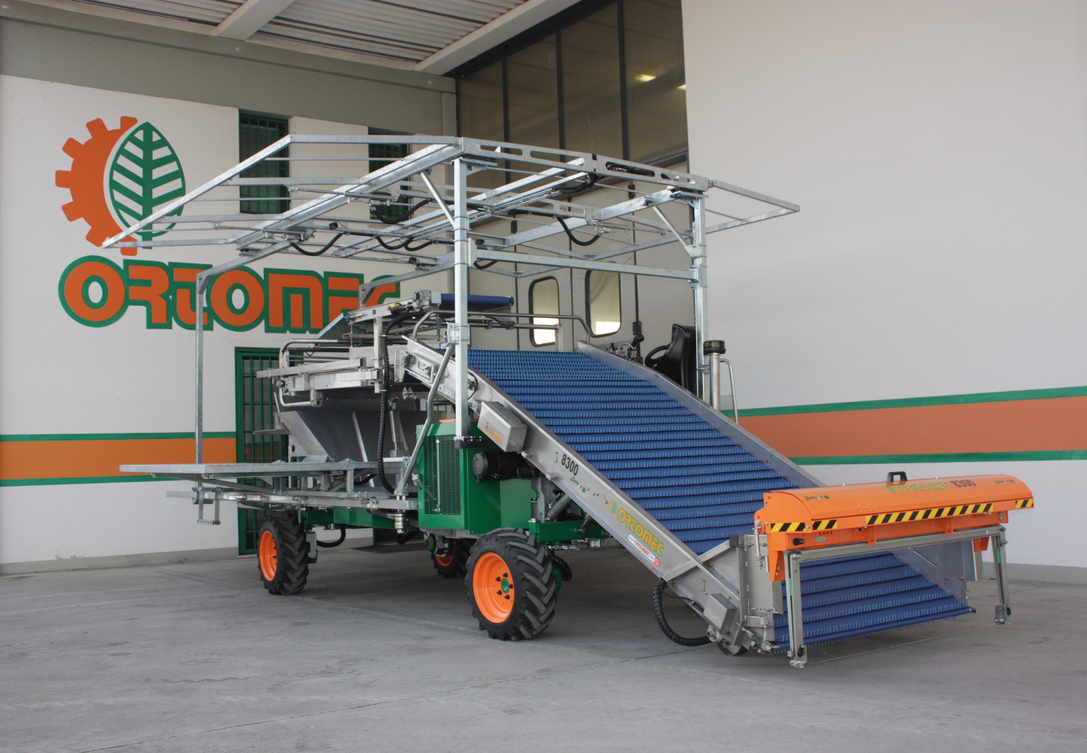 Récolteuse de légumes 8300 lattuga - ortomec srl - puissance du moteur 50 à 75 cv - largeur de la tête de récolte 130 à 180 cm_3