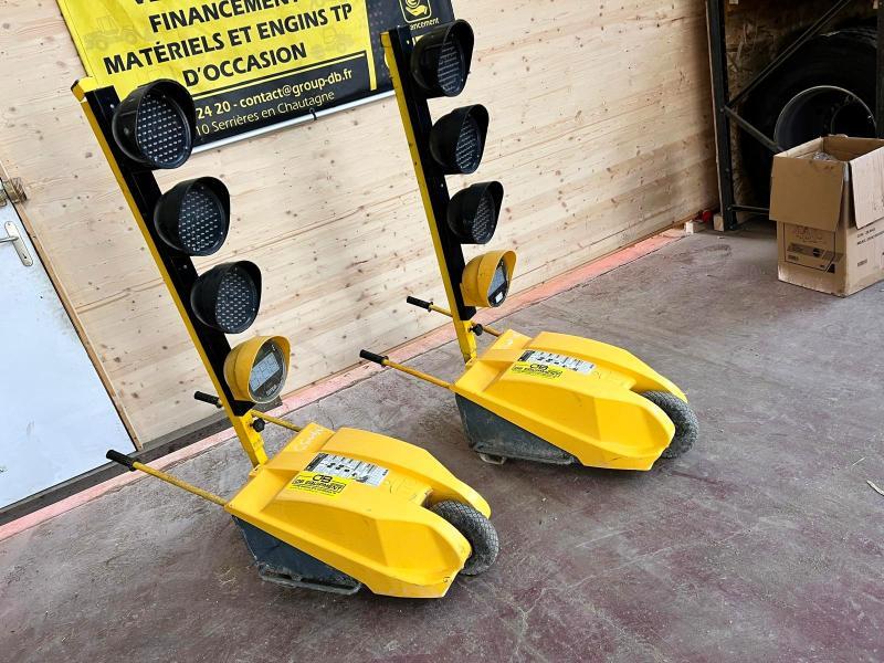 FEUX DE CHANTIER TRICOLORES tts tempo avec telecommande d'occasion_3