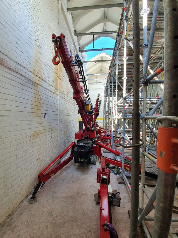 Hoeflon C6 - Mini Grue Puissante Polyvalente - 2650 à 2850 kg_3