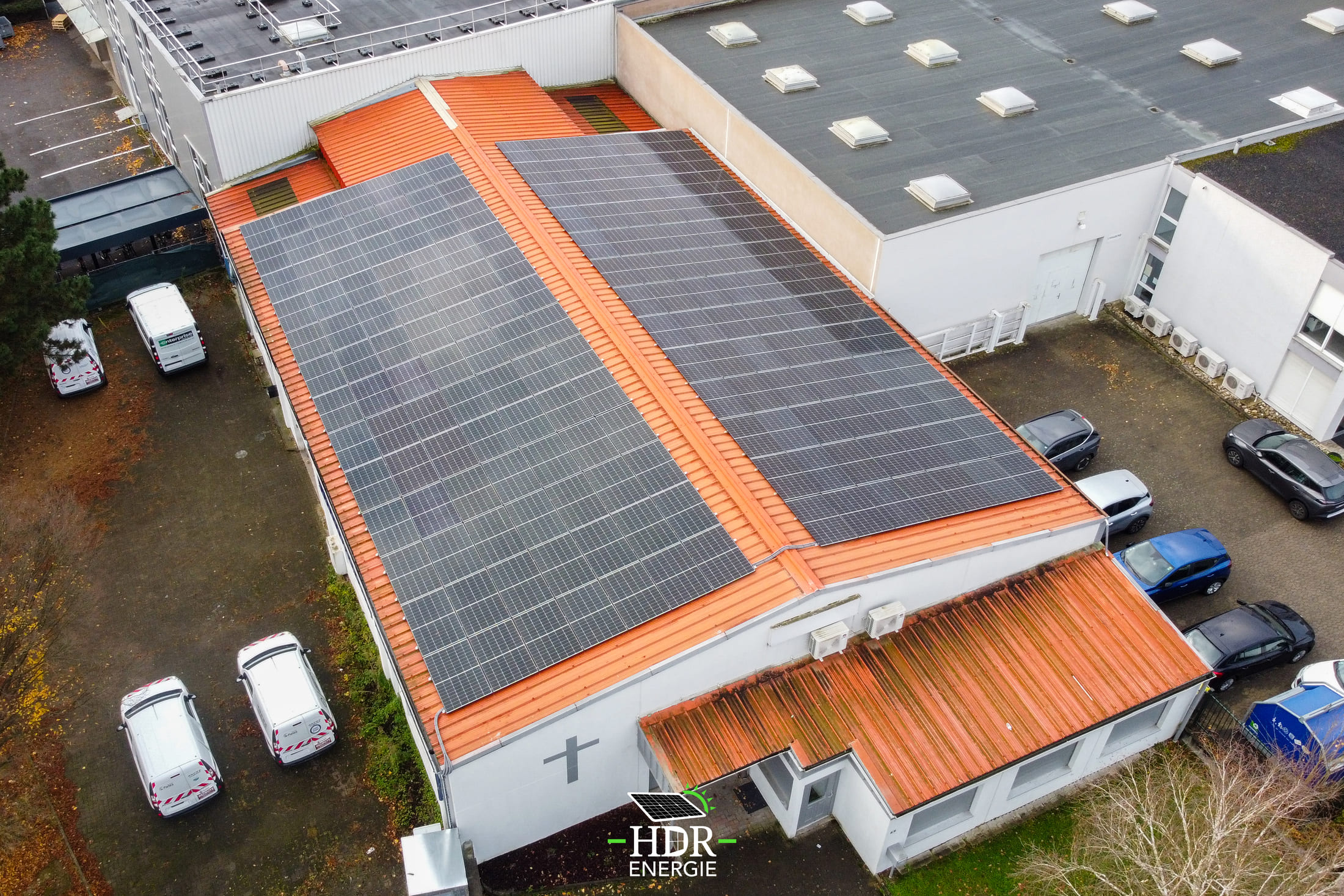 Bâtiment tertiaire photovoltaïque - 176 panneaux - 400 m² - 78kWc_3