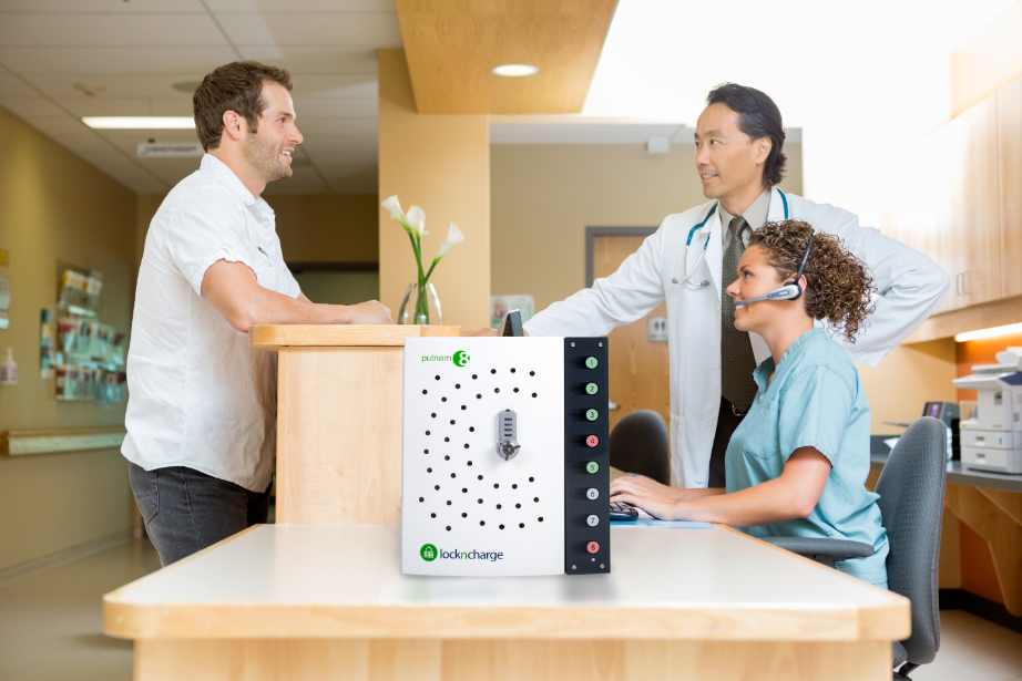 Armoire de rechargement compacte Putnam™ 8 pour tablettes, iPad et appareils mobiles - 8 ports avec câblage MFI_3