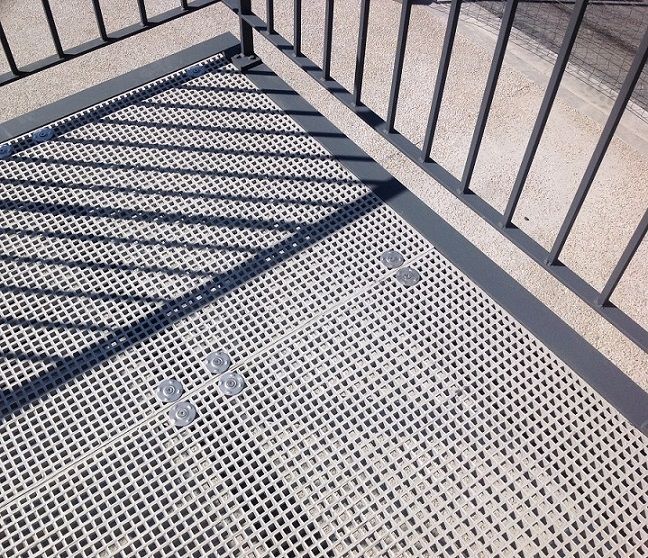 Caillebotis polyester fabrication standard ou sur-mesure_3