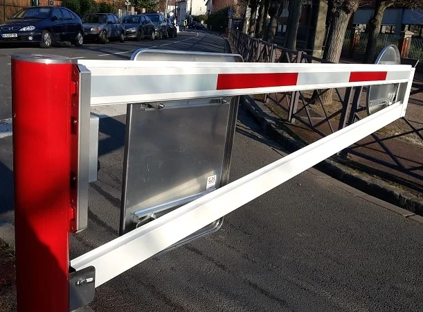 Barrière pivotante WES 145 : sécurisez l'accès jusqu'à 5,50 m avec lisse légère_3