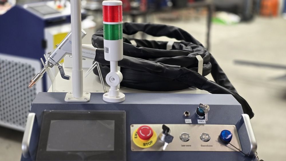 Poste de soudure laser 3-en-1 pour ateliers avec 20 m de fibre - 3000W avec refroidissement liquide_3