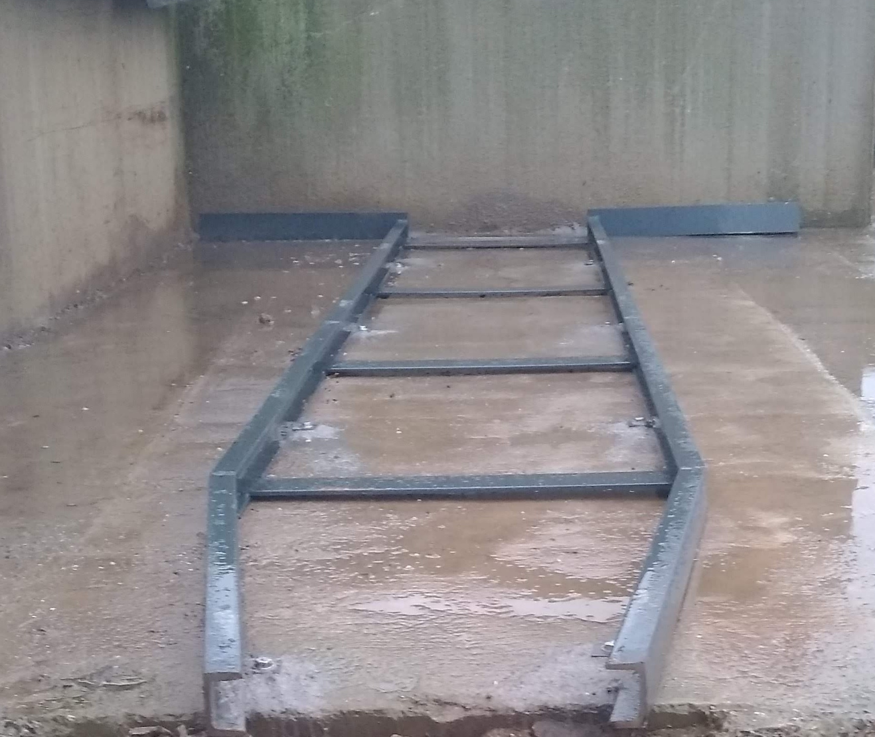 Rails de guidage pour bennes et compacteurs