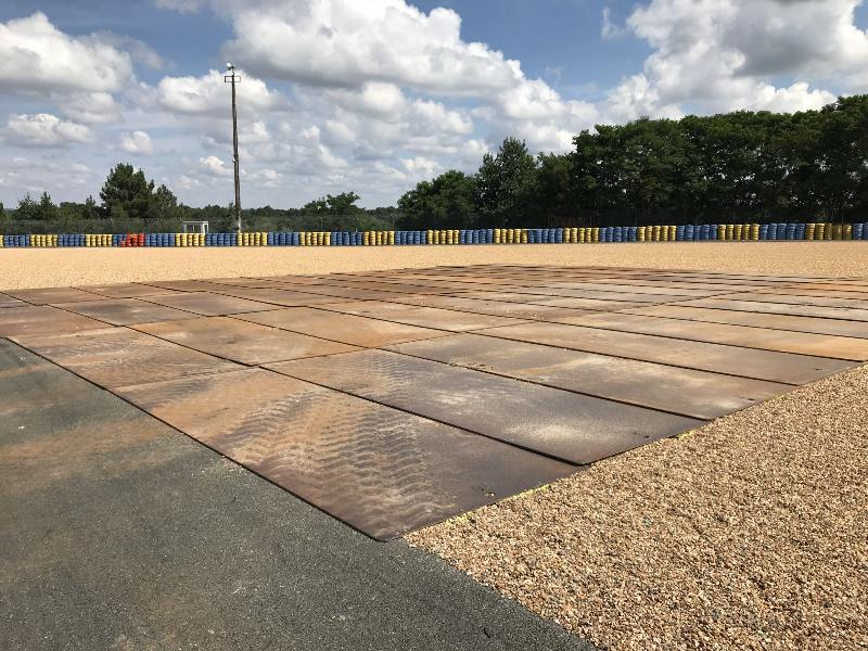 Location de plaques de roulage  pour chemins d'accès et plateformes temporaires - ACIER_3