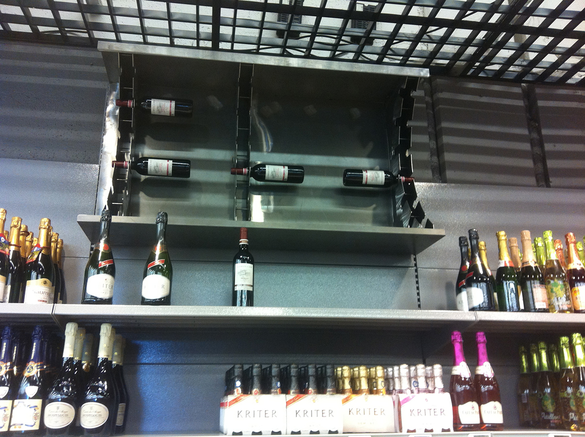 Présentoirs bouteilles en verre - Mobilier de magasin sur mesure - Aménagement de boutique_3