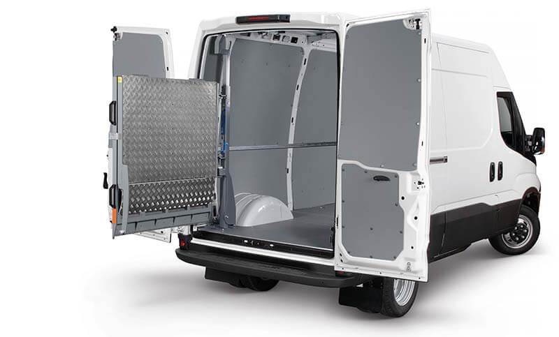 Rampe télescopique pour chargement facile et rapide dans un fourgon