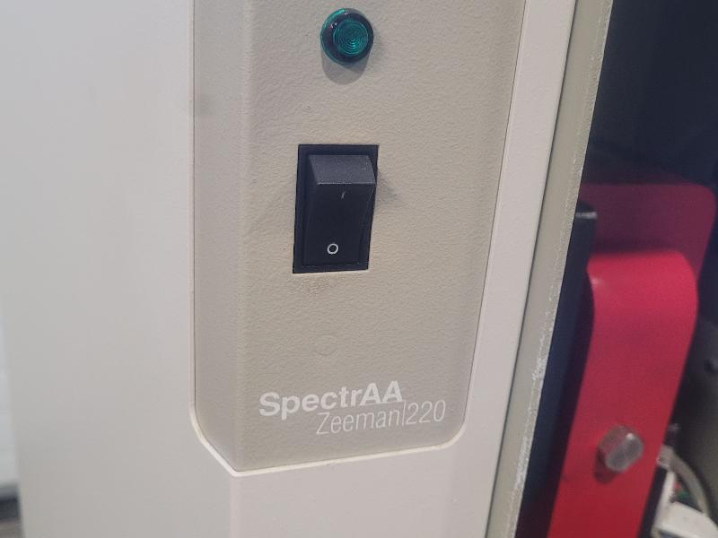 Spectromètre d'absorption atomique Zeeman Varian SpectrAA 220 + GTA 110 et SPS 5_3
