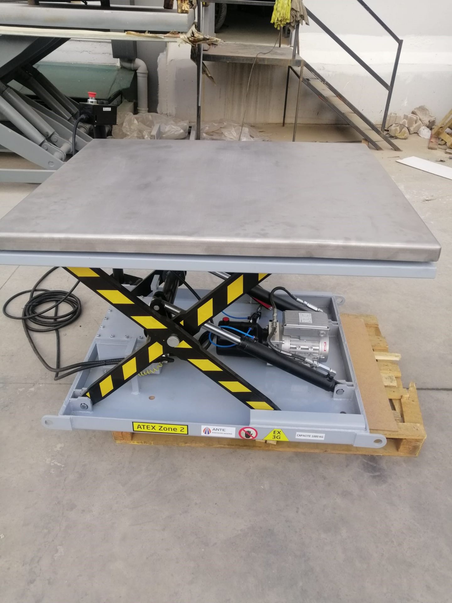 Table élévatrice électrique - dimensions spéciales - acier peint, galvanisé ou inox - version inclinable ou ATEX sur demande_3
