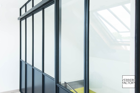 Verrière coulissante en acier sur mesure, idéale pour agrandir vos espaces_3