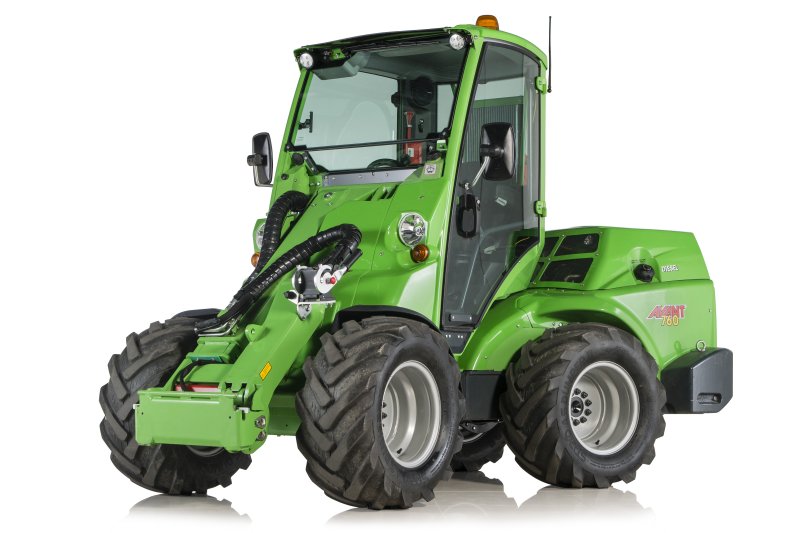 Mini-chargeuse Avant Tecno avec débit hydraulique élevé