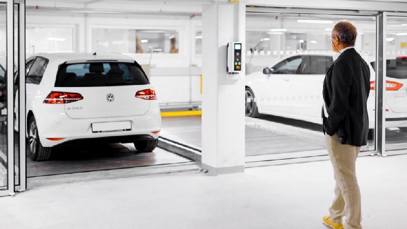 Parking mécanique à stationnement indépendant sur 2 niveaux avec faible hauteur sous plafond - Combilift 542_3