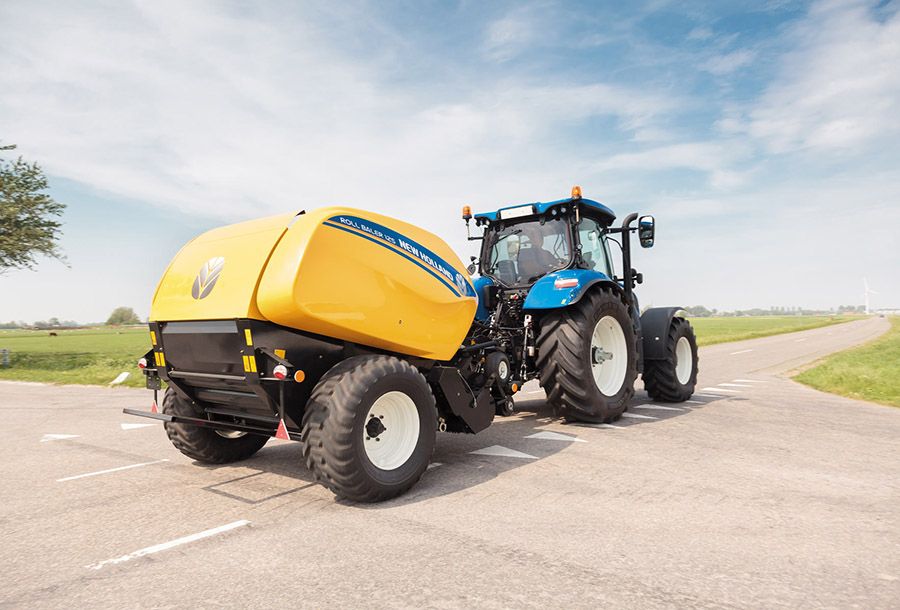 Roll Baler 135 Ultra New Holland avec largeur de balle de 122 cm