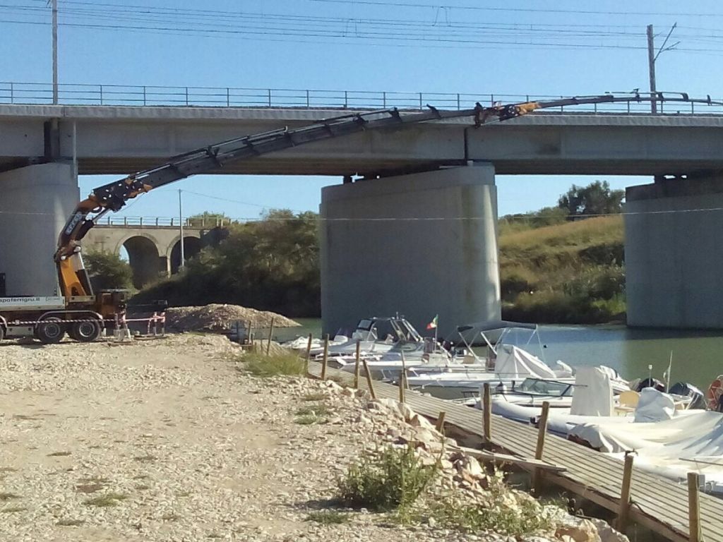 Grue auxiliaire Big 1855 - Effer - pression 375 bar avec articulation et treuil, système électronique PROGRESS_3