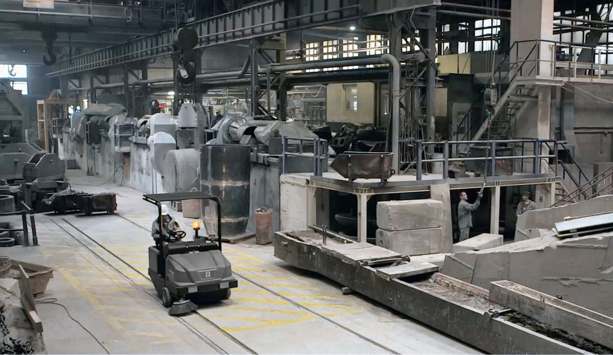 KM 130/300 R D Classic - Balayeuse de voirie autoportée Kärcher - 300 L - moteur diesel 15,8 kW_3