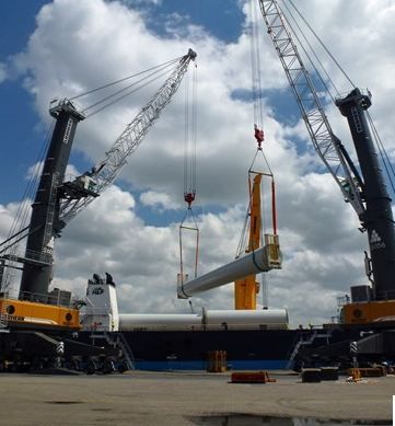 Grue LHM 600 idéale pour la manutention de charges lourdes