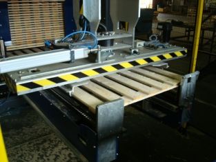 Assemblage de plateaux sur blocs avec machine Sodeme