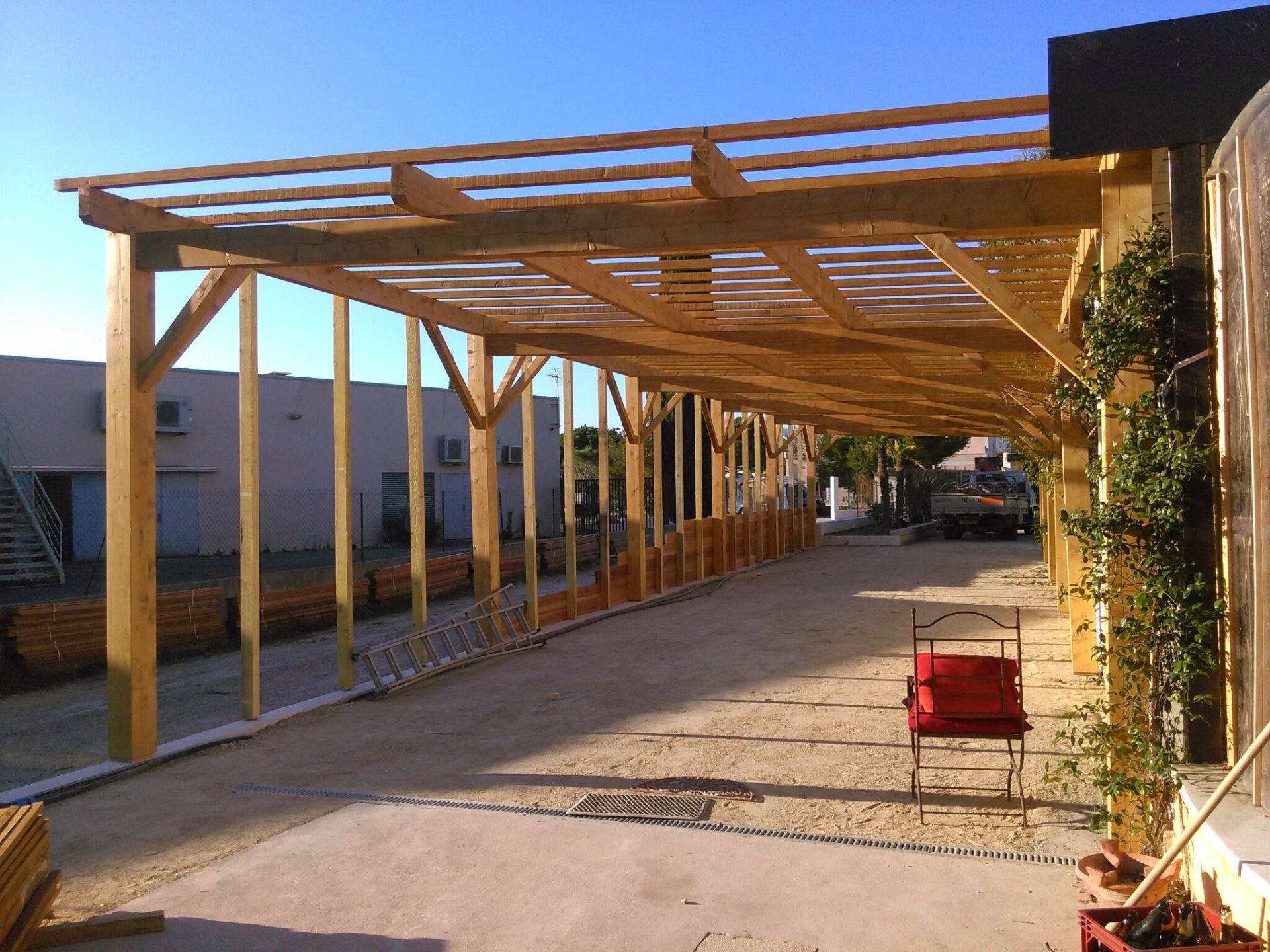 Abris charpente en bois avec une large variété de finitions lasurées, des solutions d'éclairage_3