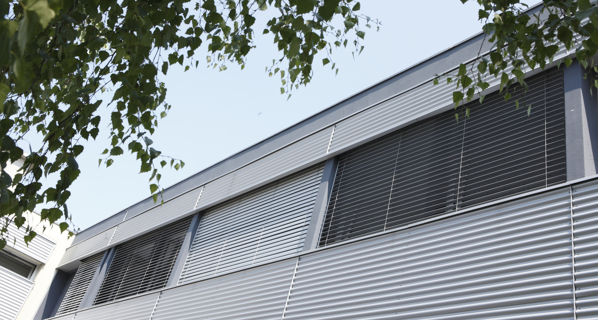 Brise-soleil orientable à lacettes - AL 80B ou AL90Z - large choix de coloris de lames et d'armatures, régulation thermique et design_3
