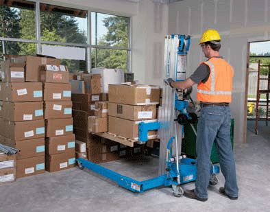 Élévateur de charge Genie SLA 8m, capacité 454kg, passe les portes standards_3