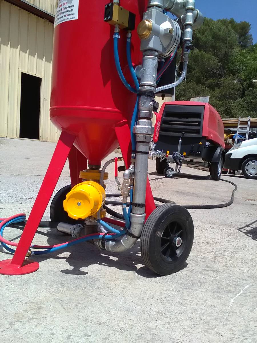 Sableuse aérogommeuse 60 litres doseur abrasif inusable et vibreur pneumatique_3