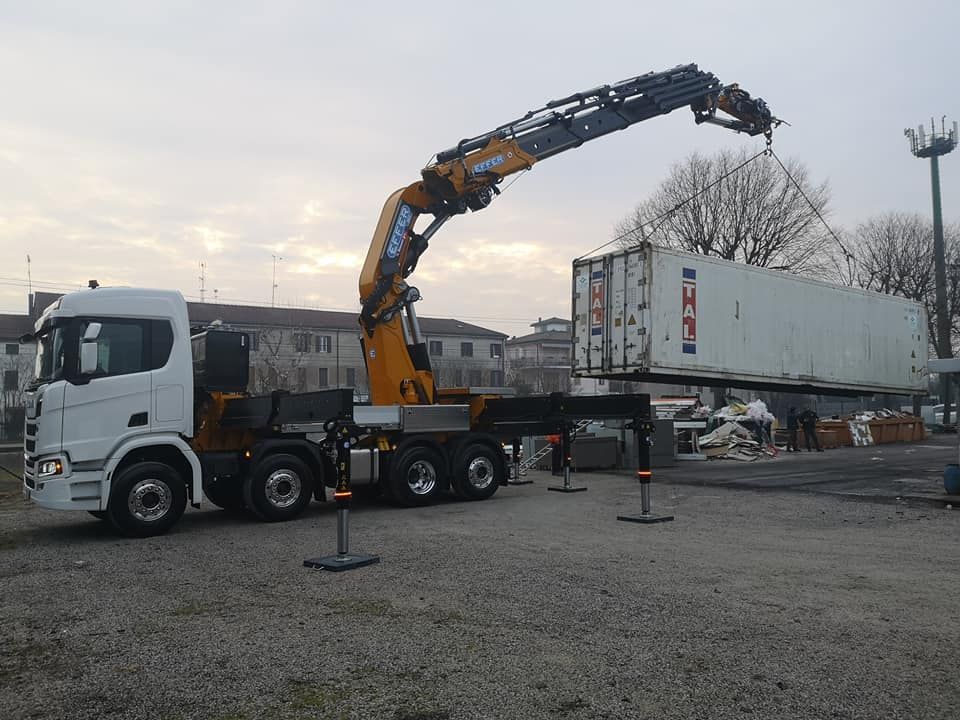 Grue puissante Effer Big 2055 pour usage industriel